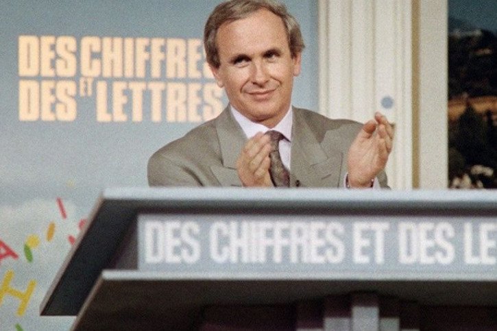 Après 50 ans, le plus ancien jeu télévisé de France, "Des chiffres et des lettres", va disparaître des grilles à la rentrée. Photo : L'animateur de l'émission Patrice Laffont dans les années 80. © AFP