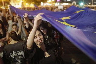 Géorgie: 20.000 manifestants à une "marche pour l'Europe"